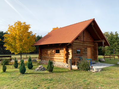 Mobil Air Flugplatzbetreiber & Flugzeugvermietung - Camp Ground - Blockhaus