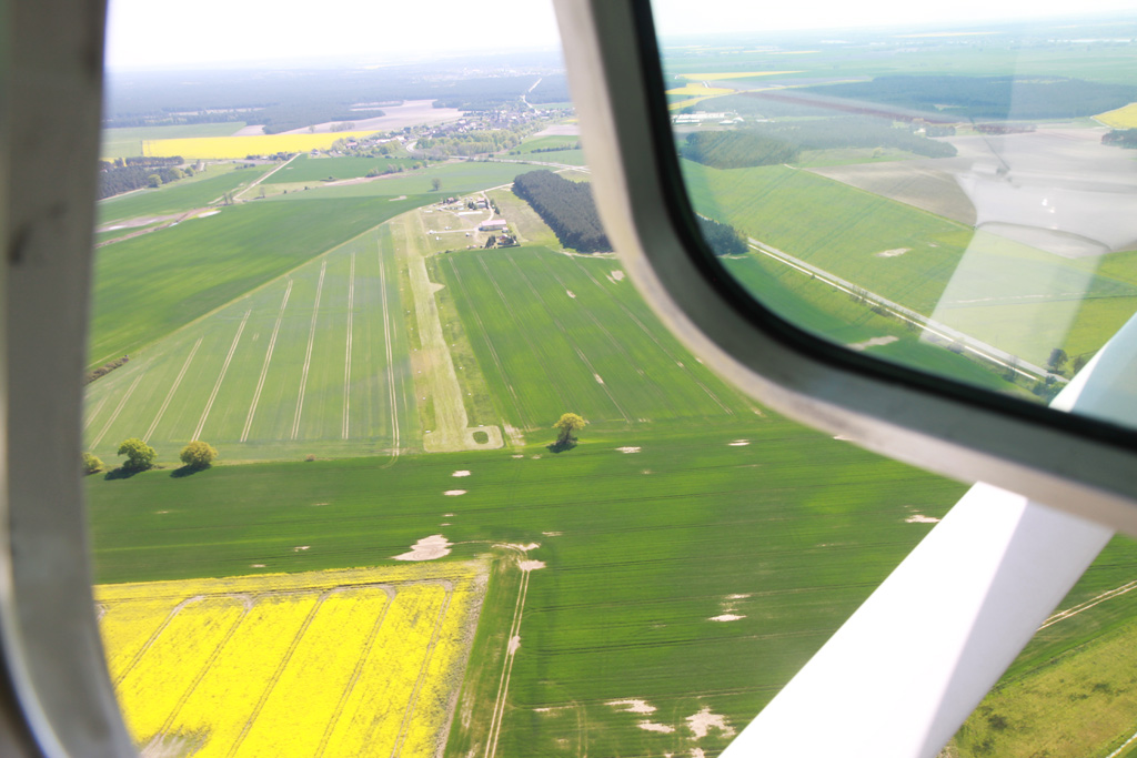 Mobil Air Flugplatzbetreiber & Flugzeugvermietung - Flugplatz